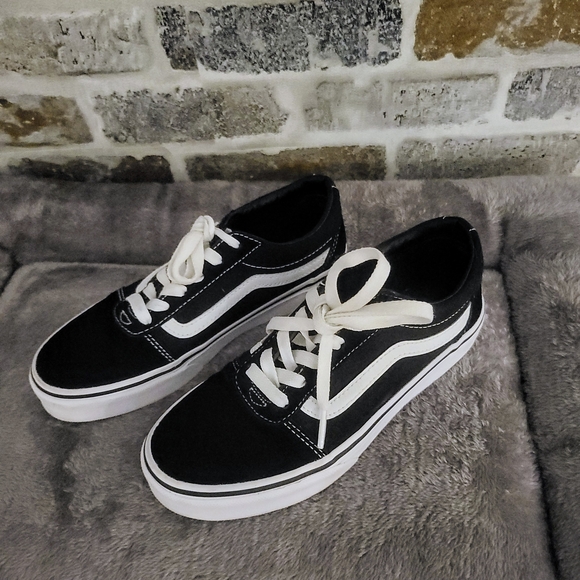 VANS Classic Old Skool Laceup Sneakers Size 4 Youth or 5.5 Women - Picture 1 of 6